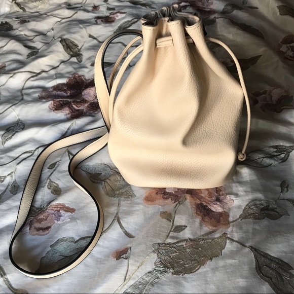 Mossimo Bucket Bag 🍦 - Picture 3 of 4